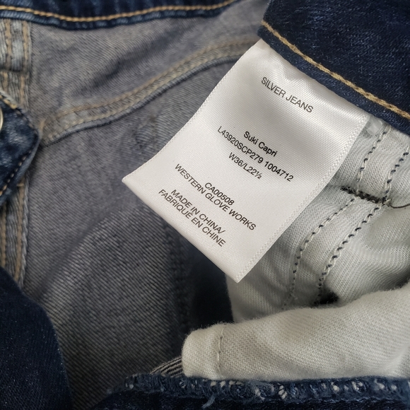 Silver Jeans Suki Mid Rise Capri - Picture 6 of 8